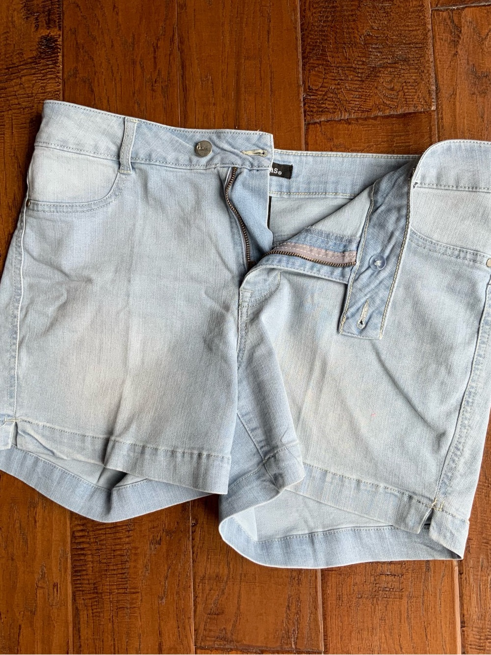 D-Jeans Women's Light Blue Denim Shorts - Classic Five-Pocket Style